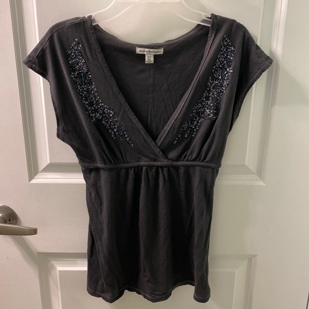 Size XS American Eagle Y2K grey babydoll v-neck tee.